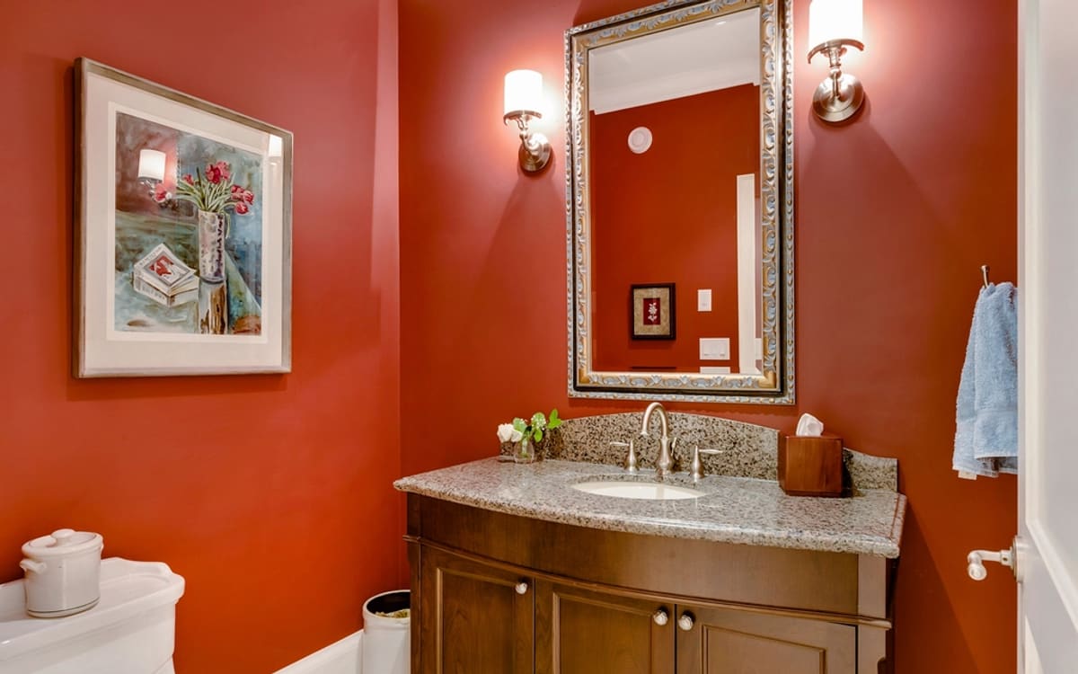 Best Glass for Bathroom Windows: Frosted Options for Privacy